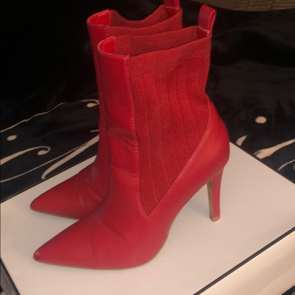 ⛄️Guess Gwrory Red ankle boot